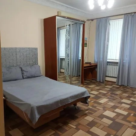 2-кімнатна біля центру міста в одеському дворику *